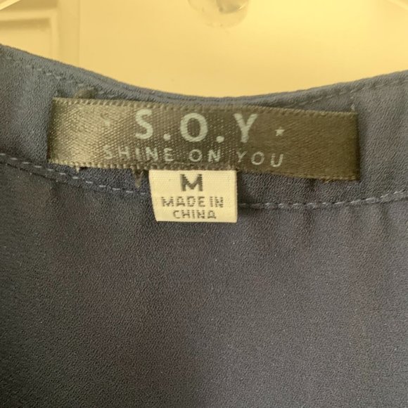 2/$20 Navy Blue Sleeveless top with pockets - Size Medium - Picture 4 of 7